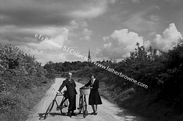 EDDIE AND SHEILA WILSON ON ROAD NEAR CHURCH (TOGHER)